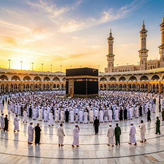 Kaabah dan jemaah di Masjid al-Haram, Makkah